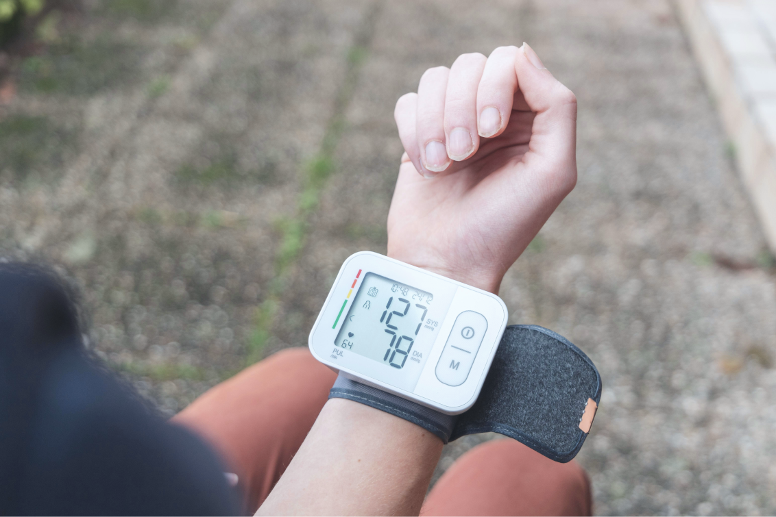 家庭用デジタル手首式血圧計